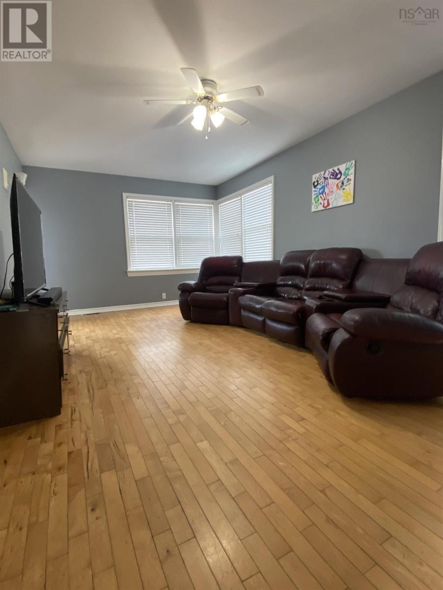 110 Lorne Street, Sydney, Nova Scotia  B1P 4H4 - Photo 13 - 202405783