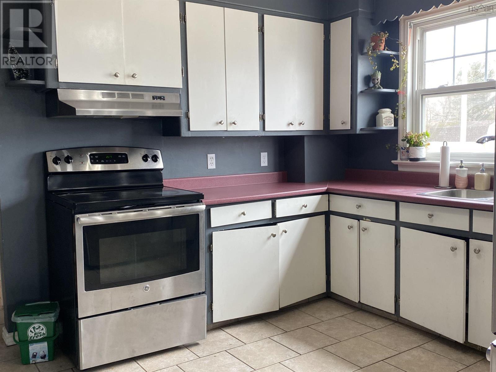 110 Lorne Street, Sydney, Nova Scotia  B1P 4H4 - Photo 8 - 202405783