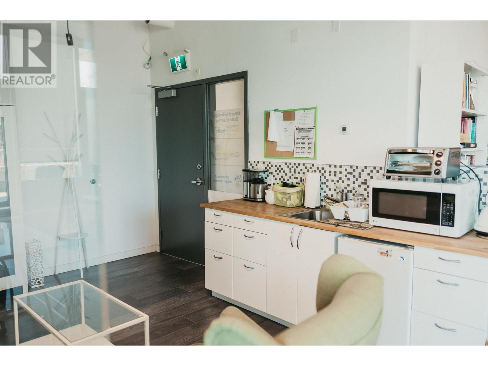 Listing Picture 12 of 18 : 647 and 649 550 W BROADWAY STREET, Vancouver / 溫哥華 - 魯藝地產 Yvonne Lu Group - MLS Medallion Club Member