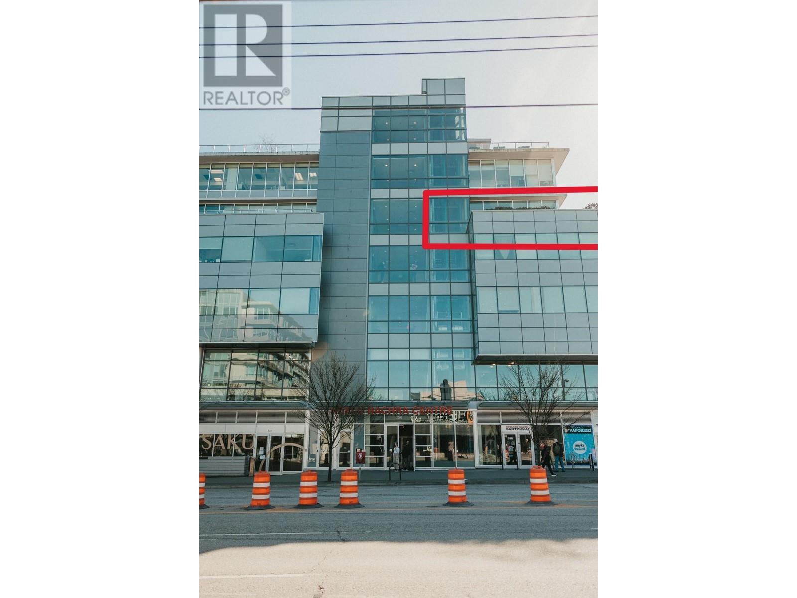 Listing Picture 2 of 18 : 647 and 649 550 W BROADWAY STREET, Vancouver / 溫哥華 - 魯藝地產 Yvonne Lu Group - MLS Medallion Club Member