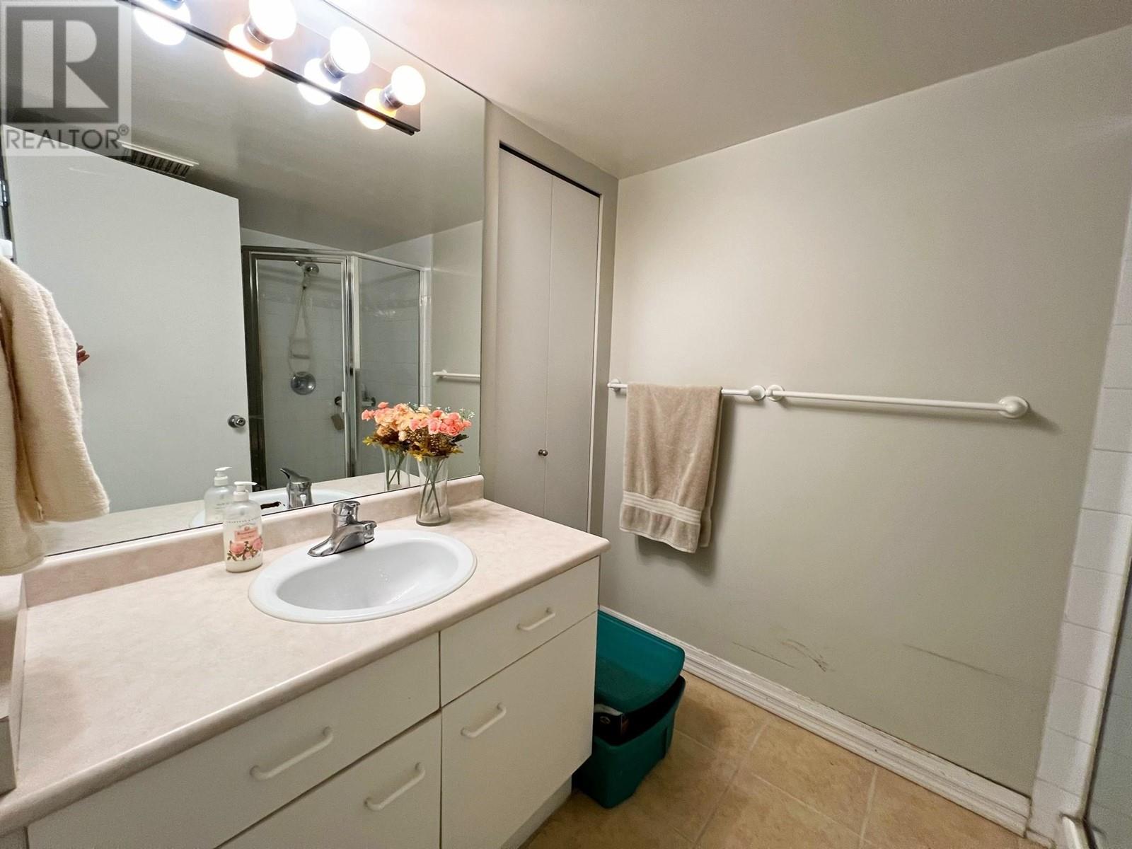 Listing Picture 14 of 17 : 1003 8831 LANSDOWNE ROAD, Richmond / 烈治文 - 魯藝地產 Yvonne Lu Group - MLS Medallion Club Member