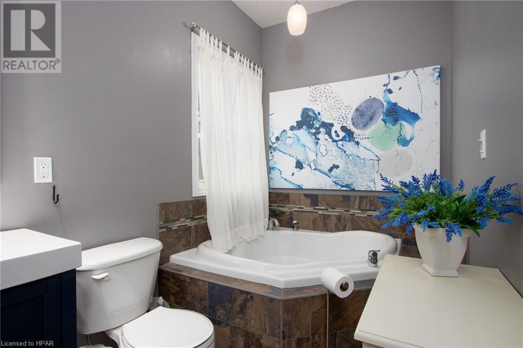 35 Burritt Street, Stratford, Ontario  N5A 4W6 - Photo 27 - 40563862