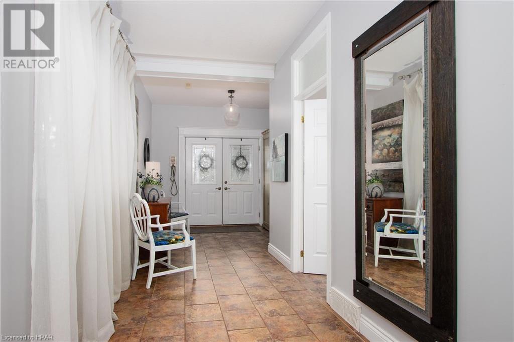 35 Burritt Street, Stratford, Ontario  N5A 4W6 - Photo 4 - 40563862