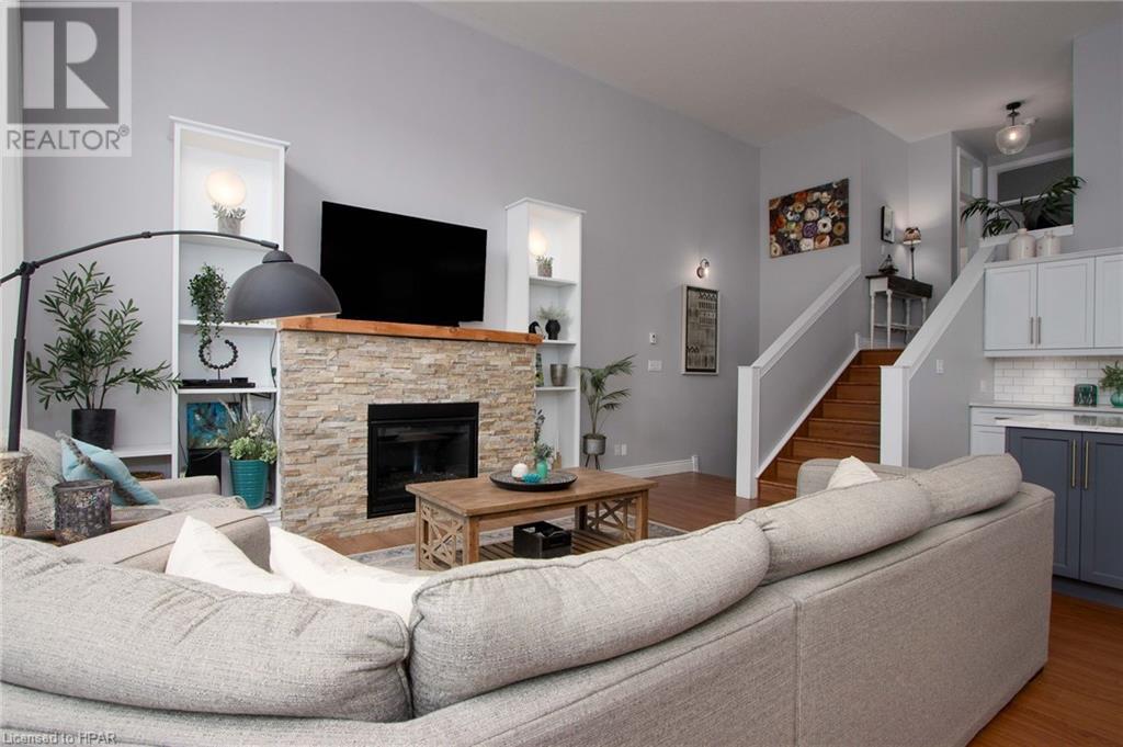 35 Burritt Street, Stratford, Ontario  N5A 4W6 - Photo 9 - 40563862