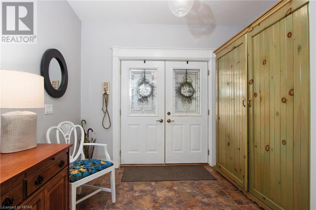 35 Burritt Street, Stratford, Ontario  N5A 4W6 - Photo 5 - 40563862