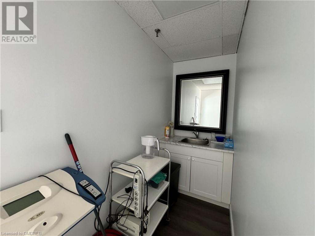 125 Lakeshore Road E Unit# 302, Oakville, Ontario  L6J 1H4 - Photo 11 - 40563869