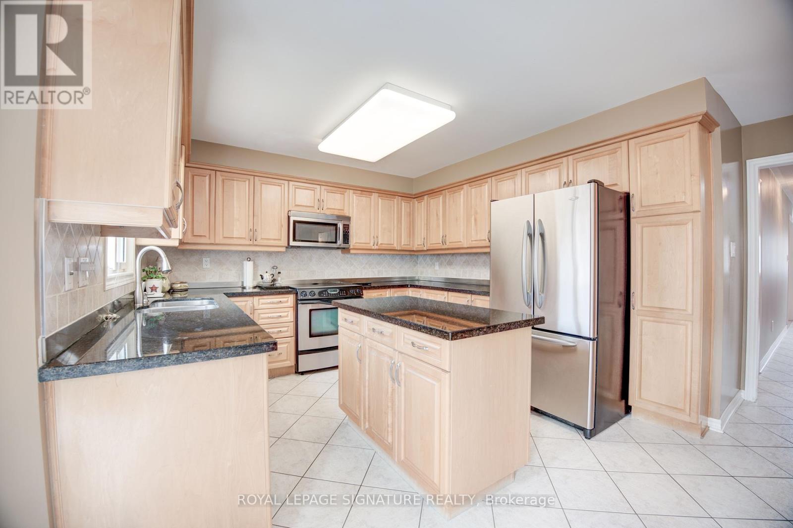 5225 Swiftcurrent Tr, Mississauga, Ontario  L5R 2H9 - Photo 13 - W8189504