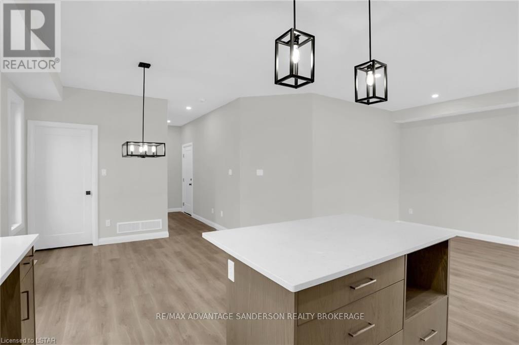 #114 -93 Stonefield Lane, Middlesex Centre, Ontario  N0M 2A0 - Photo 13 - X8189652