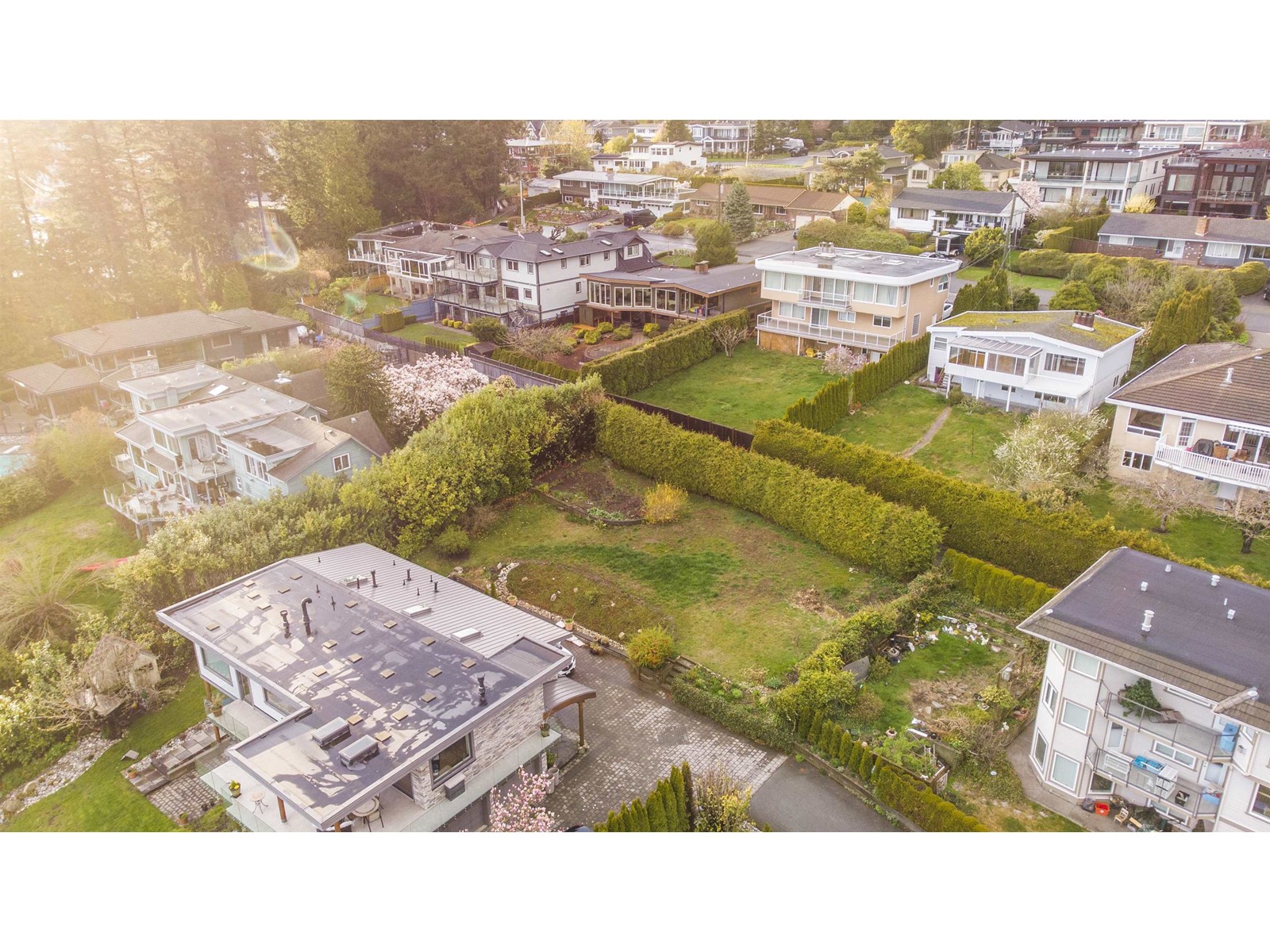 Listing Picture 3 of 11 : 1393 KERFOOT ROAD, White Rock - 魯藝地產 Yvonne Lu Group - MLS Medallion Club Member