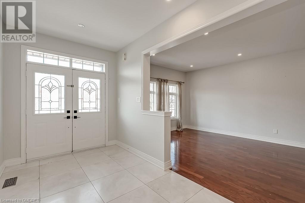 2596 North Ridge Trail, Oakville, Ontario  L6H 7L5 - Photo 3 - 40564077