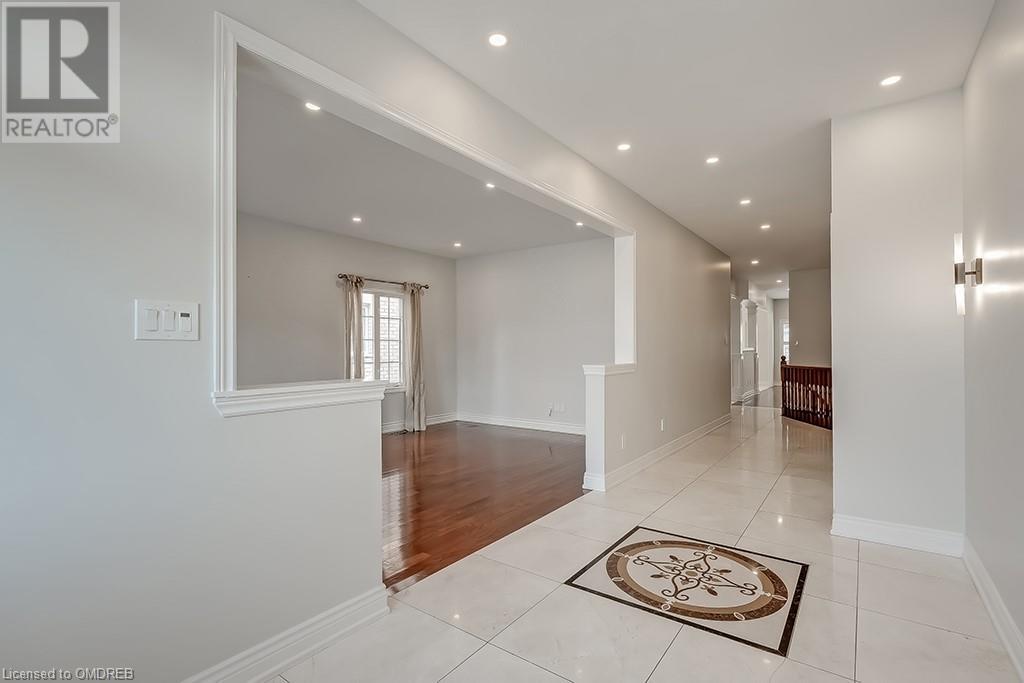 2596 North Ridge Trail, Oakville, Ontario  L6H 7L5 - Photo 4 - 40564077