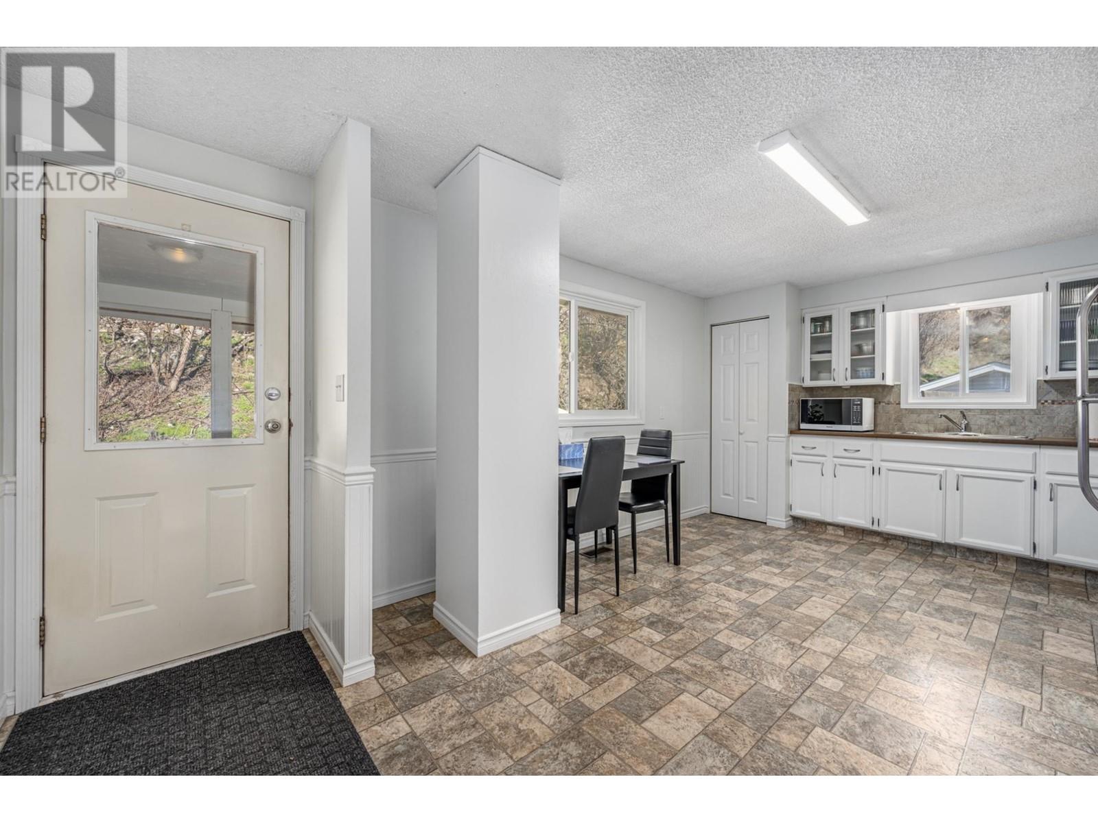 565 Summers Street, Lillooet, British Columbia   - Photo 10 - 177509
