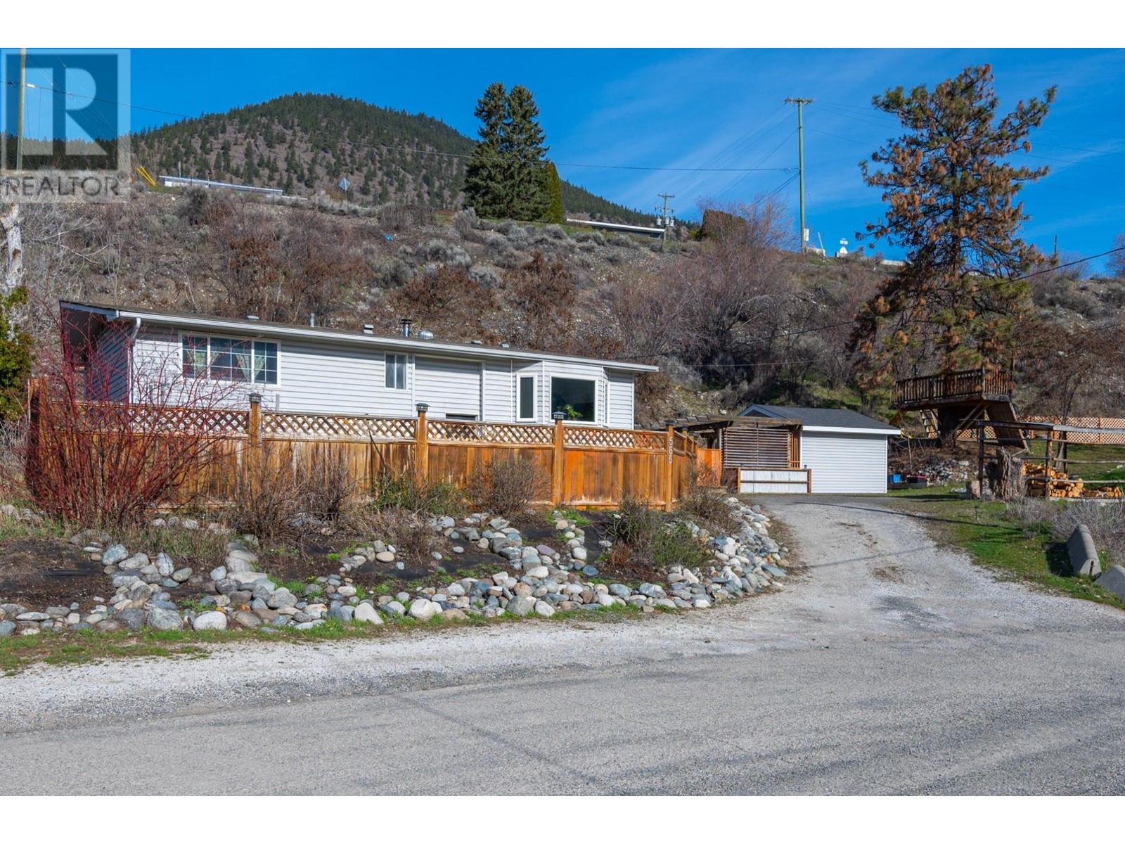 565 Summers Street, Lillooet, British Columbia   - Photo 32 - 177509