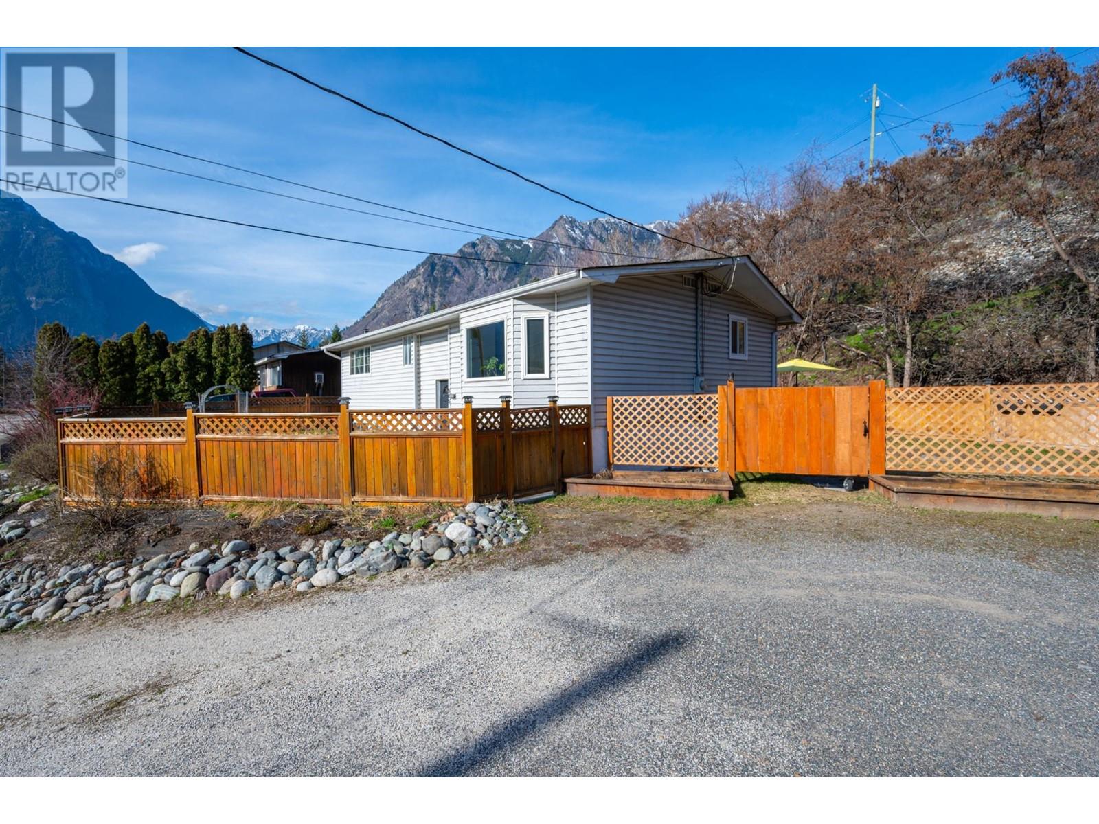 565 Summers Street, Lillooet, British Columbia   - Photo 35 - 177509