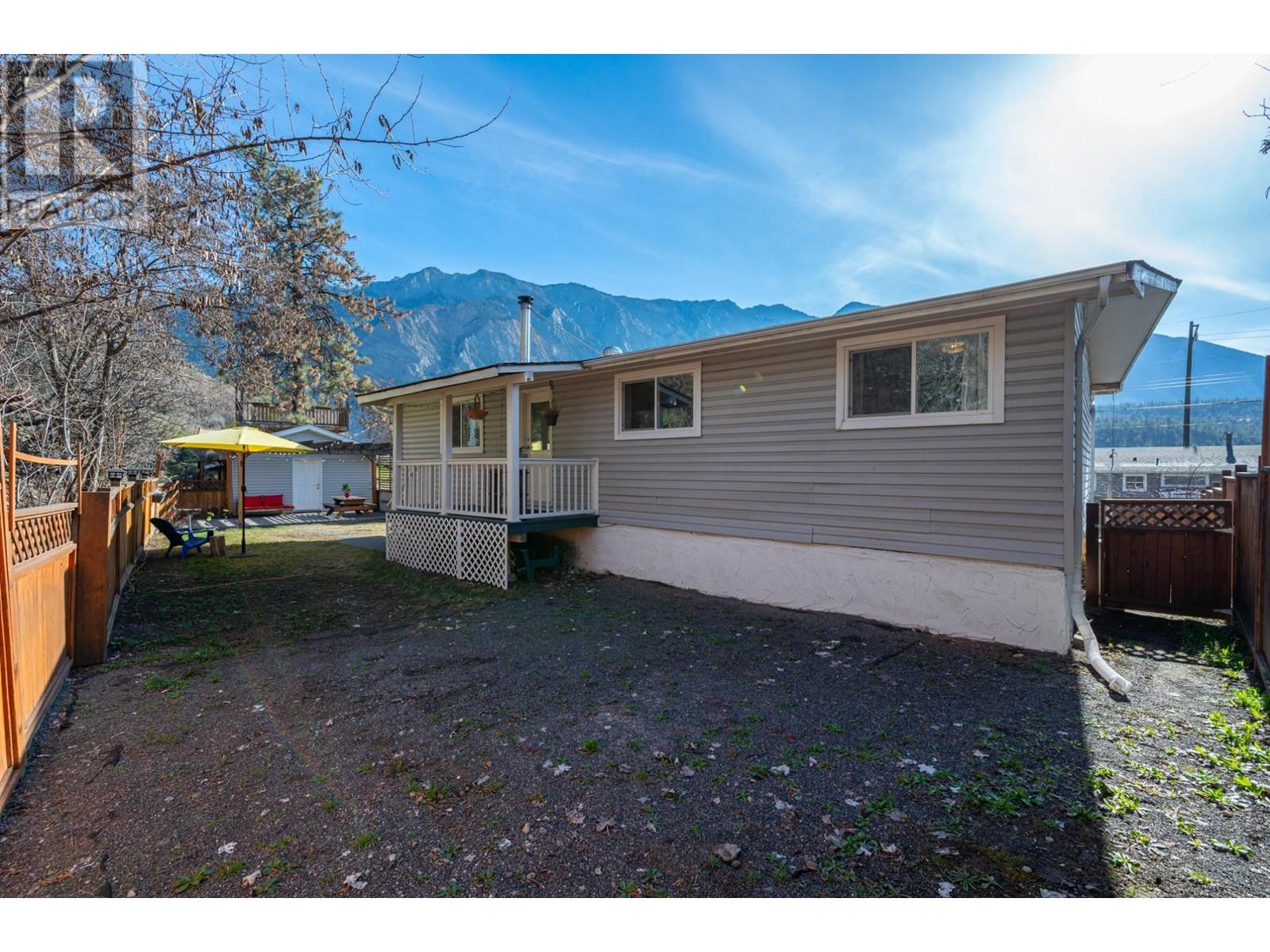 565 Summers Street, Lillooet, British Columbia   - Photo 37 - 177509