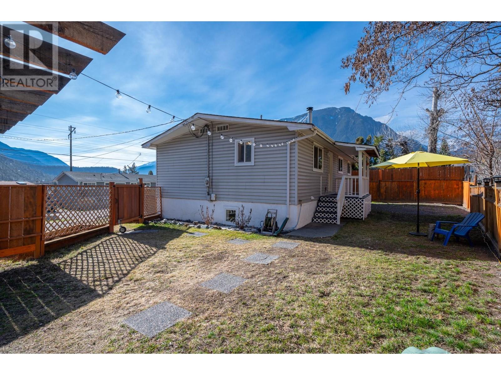 565 Summers Street, Lillooet, British Columbia   - Photo 39 - 177509