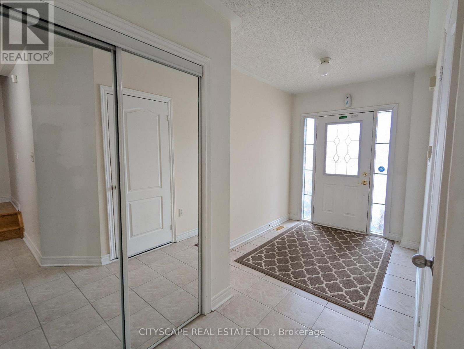 769 Fable Cres, Mississauga, Ontario  L5W 1S1 - Photo 3 - W8190670