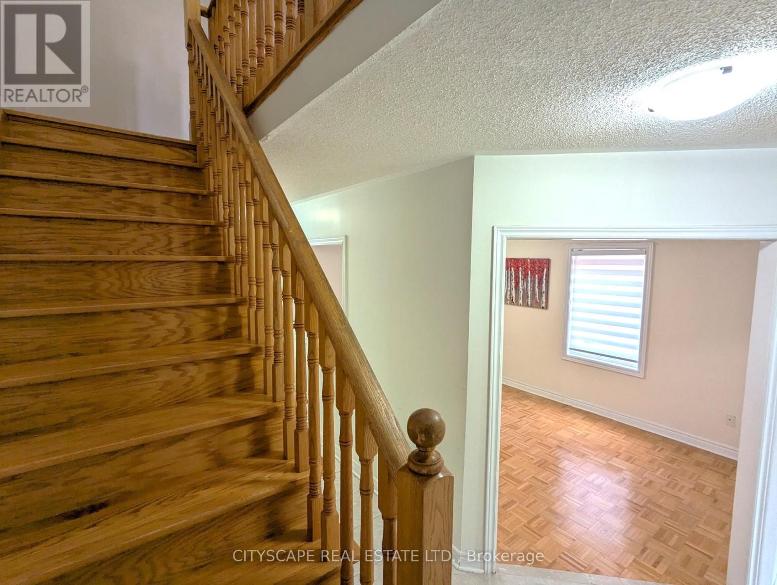 769 Fable Cres, Mississauga, Ontario  L5W 1S1 - Photo 8 - W8190670
