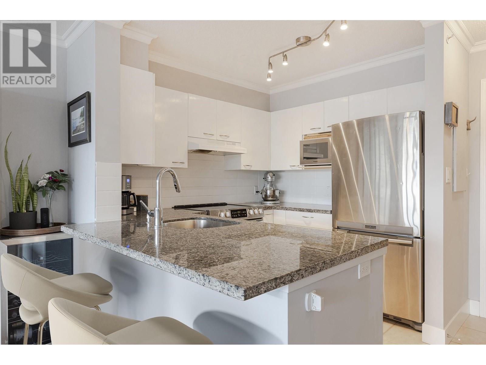 807 1575 W 10th Avenue, Vancouver, British Columbia  V6J 5L1 - Photo 12 - R2864561