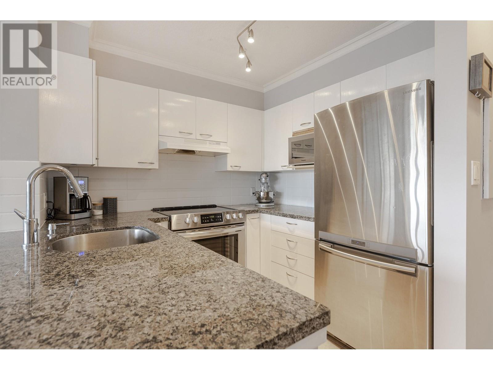 807 1575 W 10th Avenue, Vancouver, British Columbia  V6J 5L1 - Photo 13 - R2864561