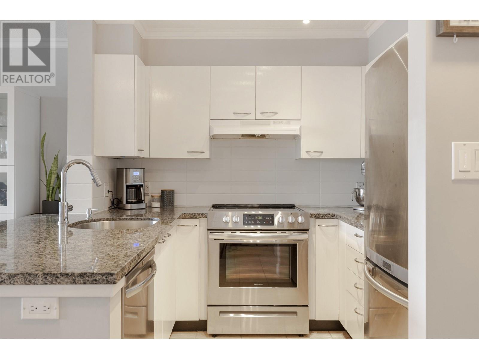 807 1575 W 10th Avenue, Vancouver, British Columbia  V6J 5L1 - Photo 14 - R2864561