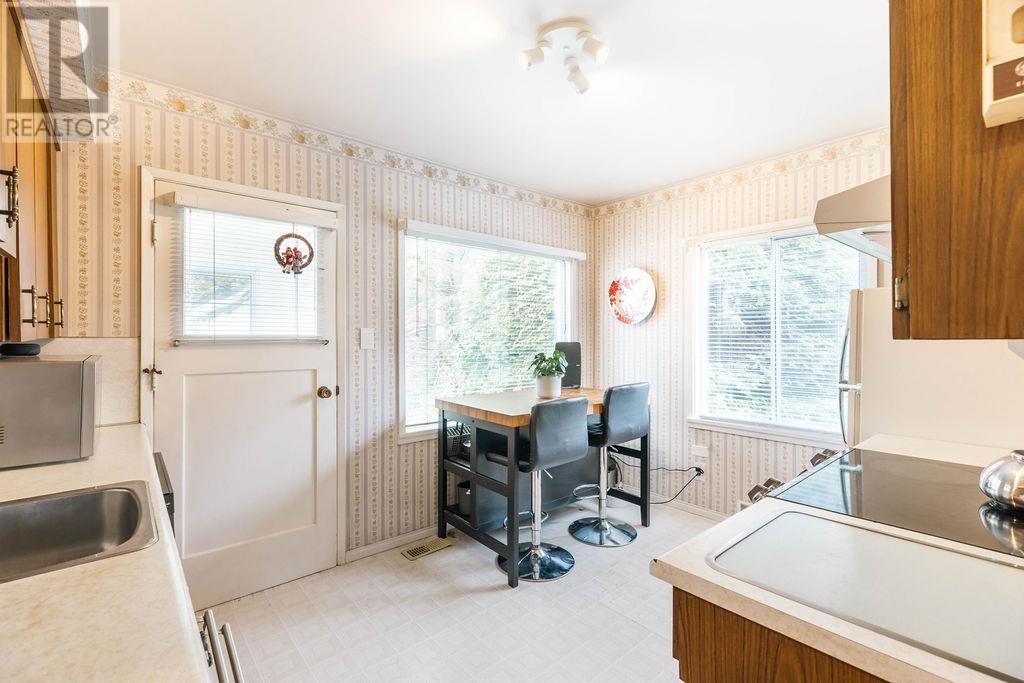 924 First Street, New Westminster, British Columbia  V3L 2J4 - Photo 5 - R2864590