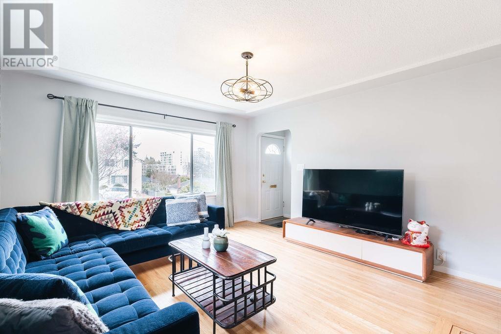 924 First Street, New Westminster, British Columbia  V3L 2J4 - Photo 6 - R2864590
