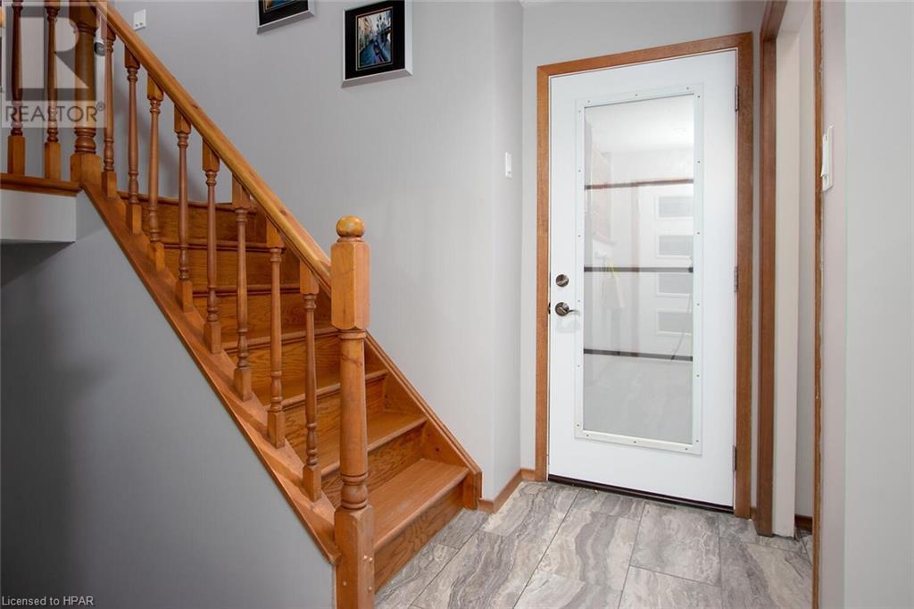 338 Greenwood Drive, Stratford, Ontario  N5A 7R3 - Photo 3 - 40565108