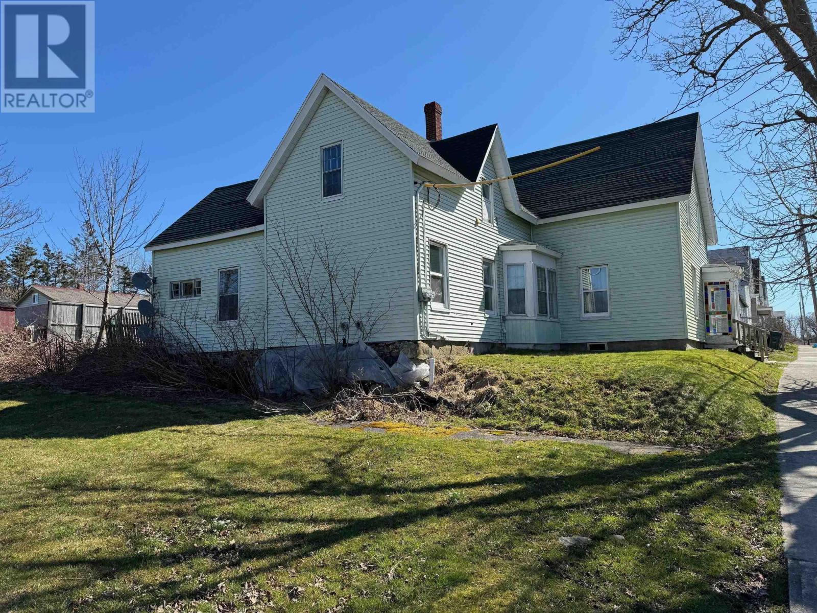 24 Chester Street, Yarmouth, Nova Scotia  B5A 2X6 - Photo 4 - 202405799