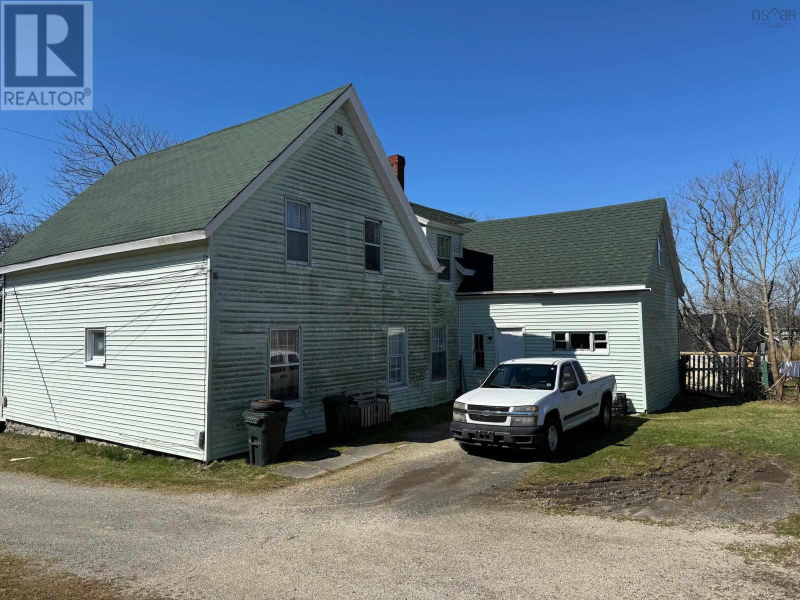 24 Chester Street, Yarmouth, Nova Scotia  B5A 2X6 - Photo 5 - 202405799