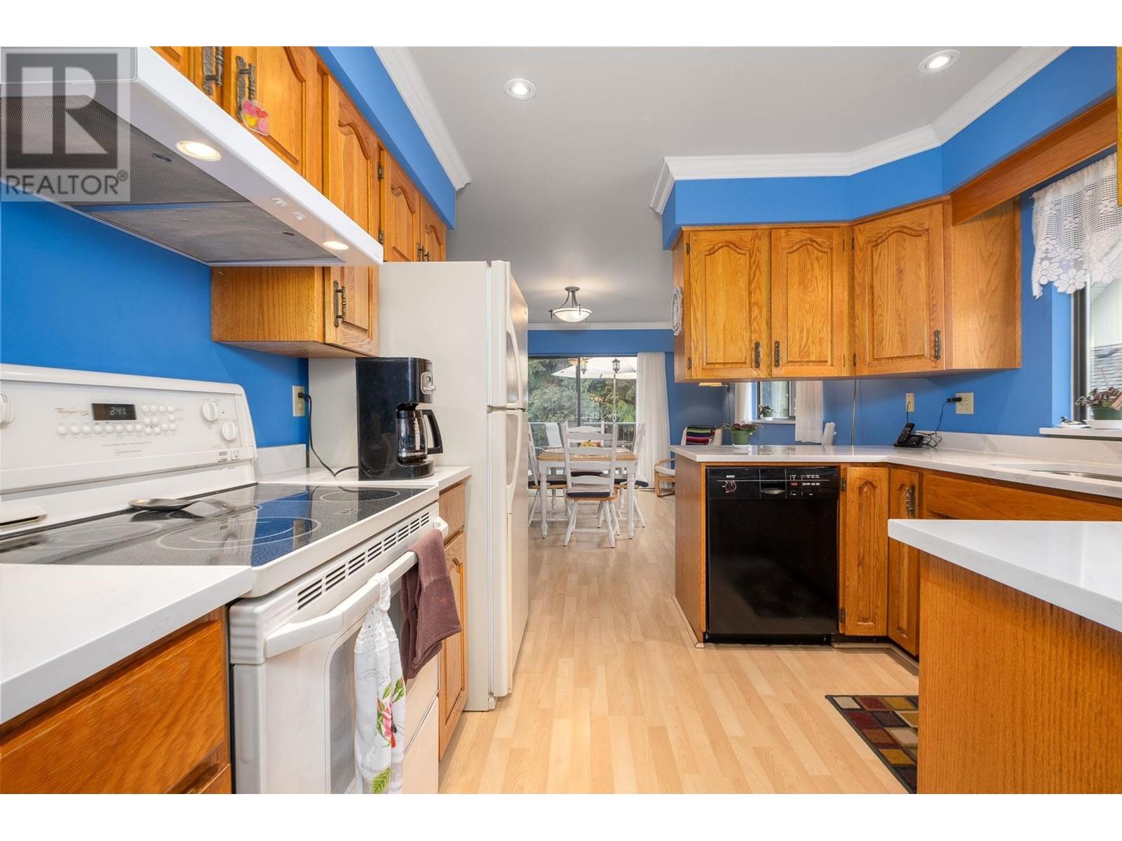 2421 Oranda Avenue, Coquitlam, British Columbia  V3K 3A5 - Photo 13 - R2864598