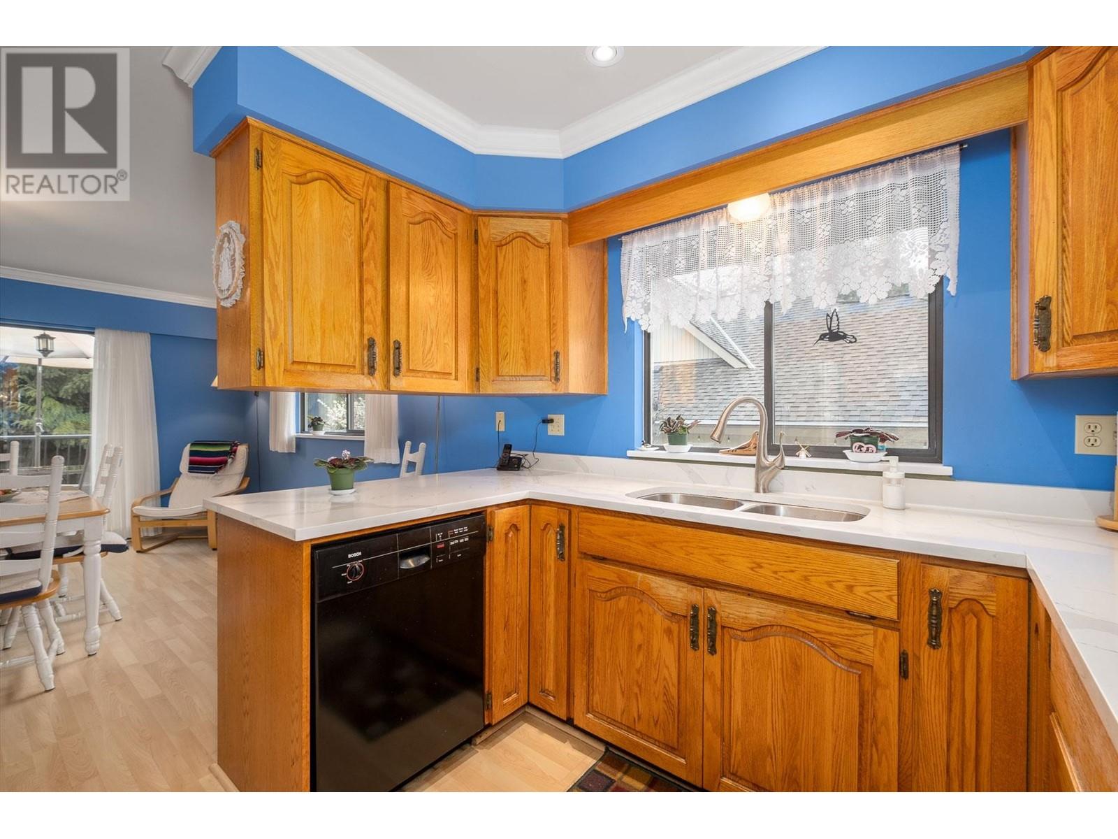 2421 Oranda Avenue, Coquitlam, British Columbia  V3K 3A5 - Photo 14 - R2864598