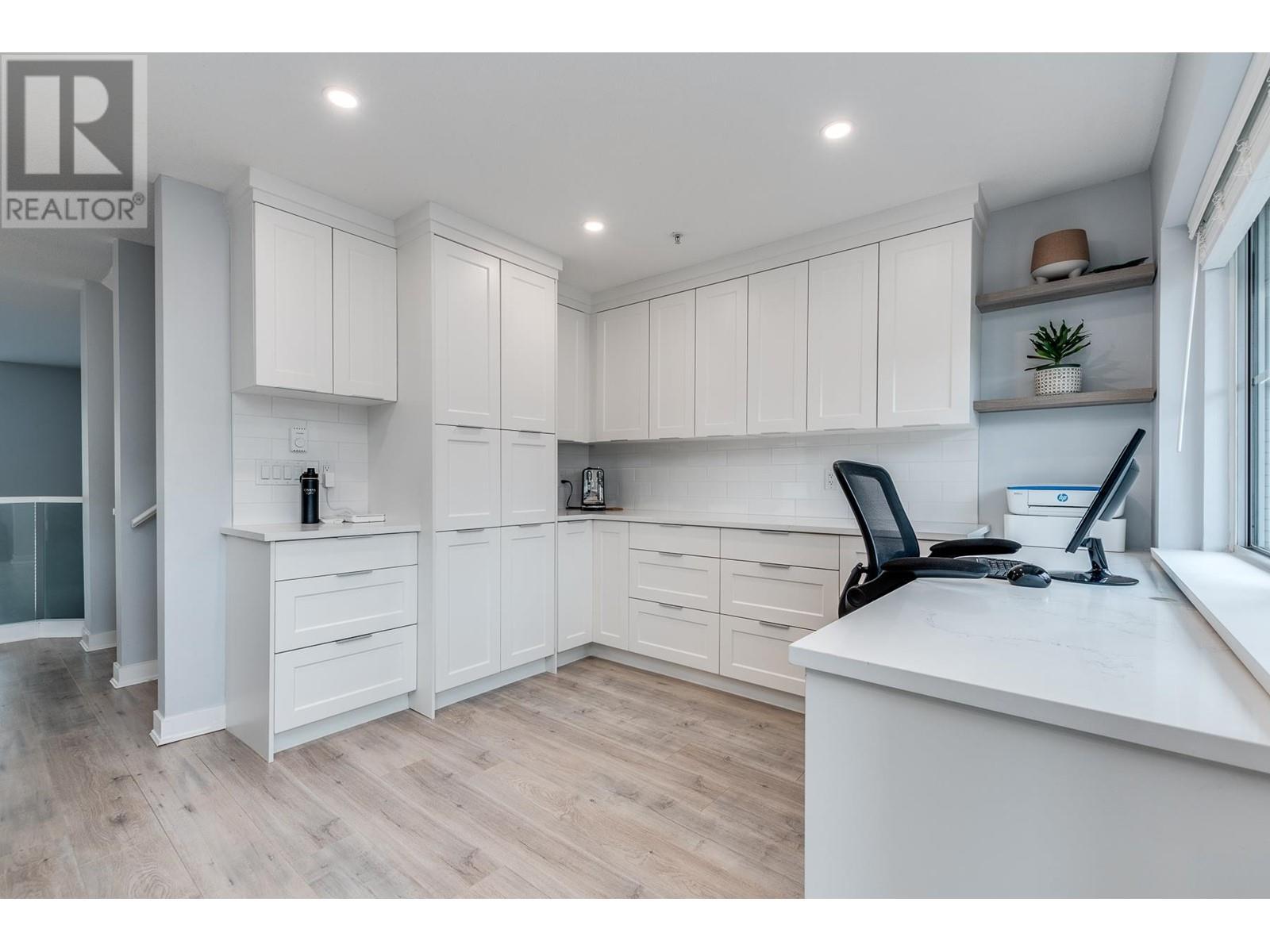50 19034 Mcmyn Road, Pitt Meadows, British Columbia  V3Y 2N8 - Photo 4 - R2864659