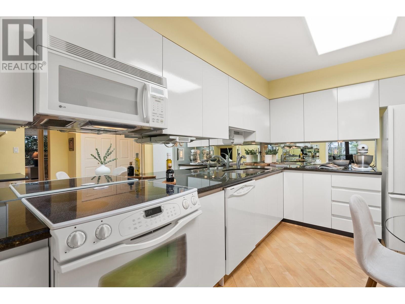 11 2201 Pine Street, Vancouver, British Columbia  V6J 5E7 - Photo 12 - R2864713