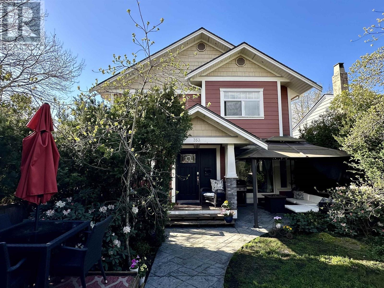 353 E 12th Street, North Vancouver, British Columbia  V7L 2K1 - Photo 1 - R2864786