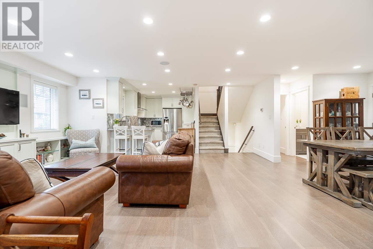 353 E 12th Street, North Vancouver, British Columbia  V7L 2K1 - Photo 5 - R2864786