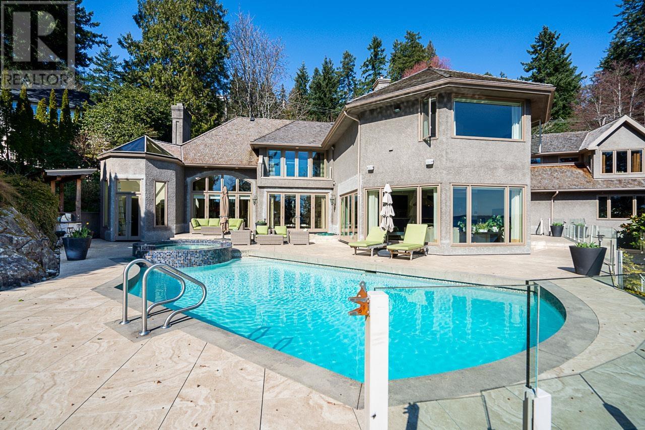 4660 S Piccadilly, West Vancouver, British Columbia  V7V 3E8 - Photo 2 - R2864668