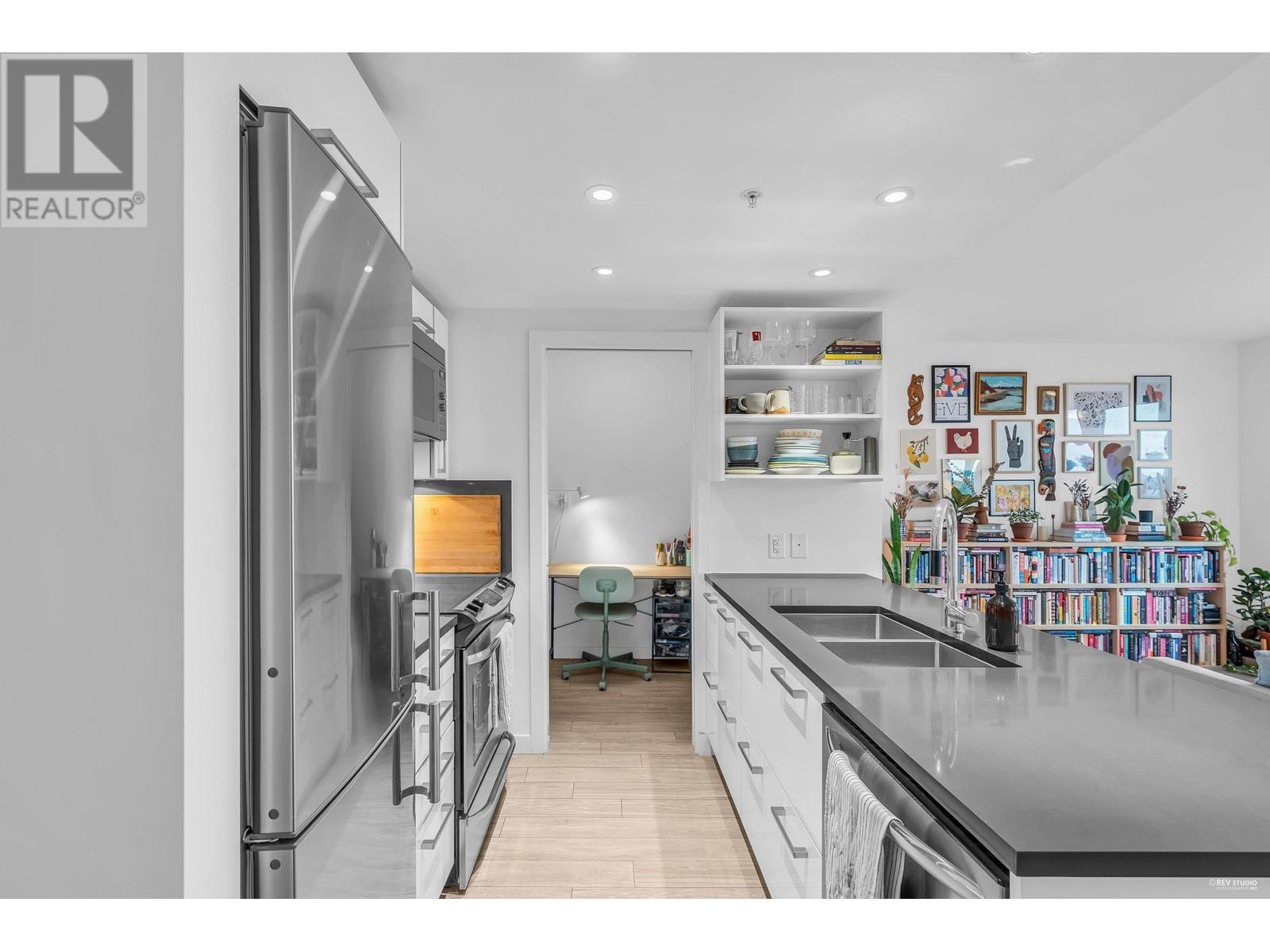 905 983 E Hastings Street, Vancouver, British Columbia  V6A 0G9 - Photo 2 - R2864829