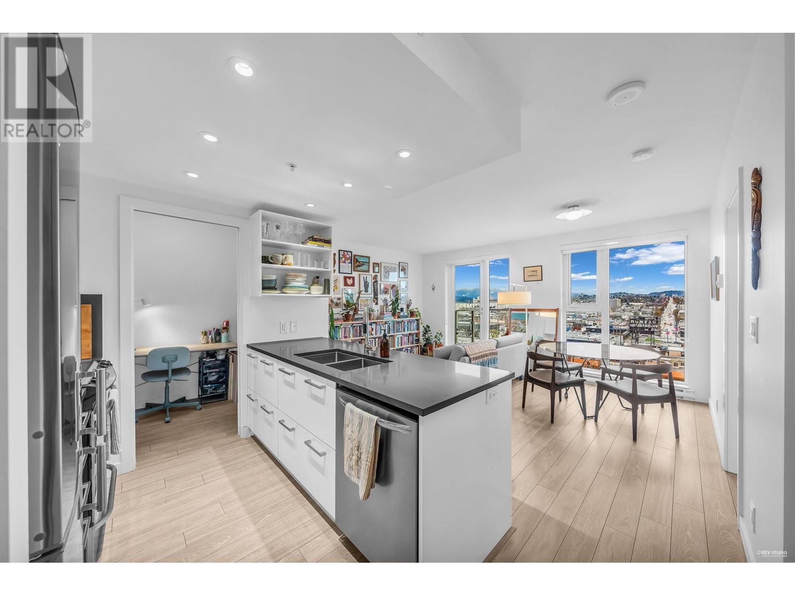 905 983 E Hastings Street, Vancouver, British Columbia  V6A 0G9 - Photo 1 - R2864829