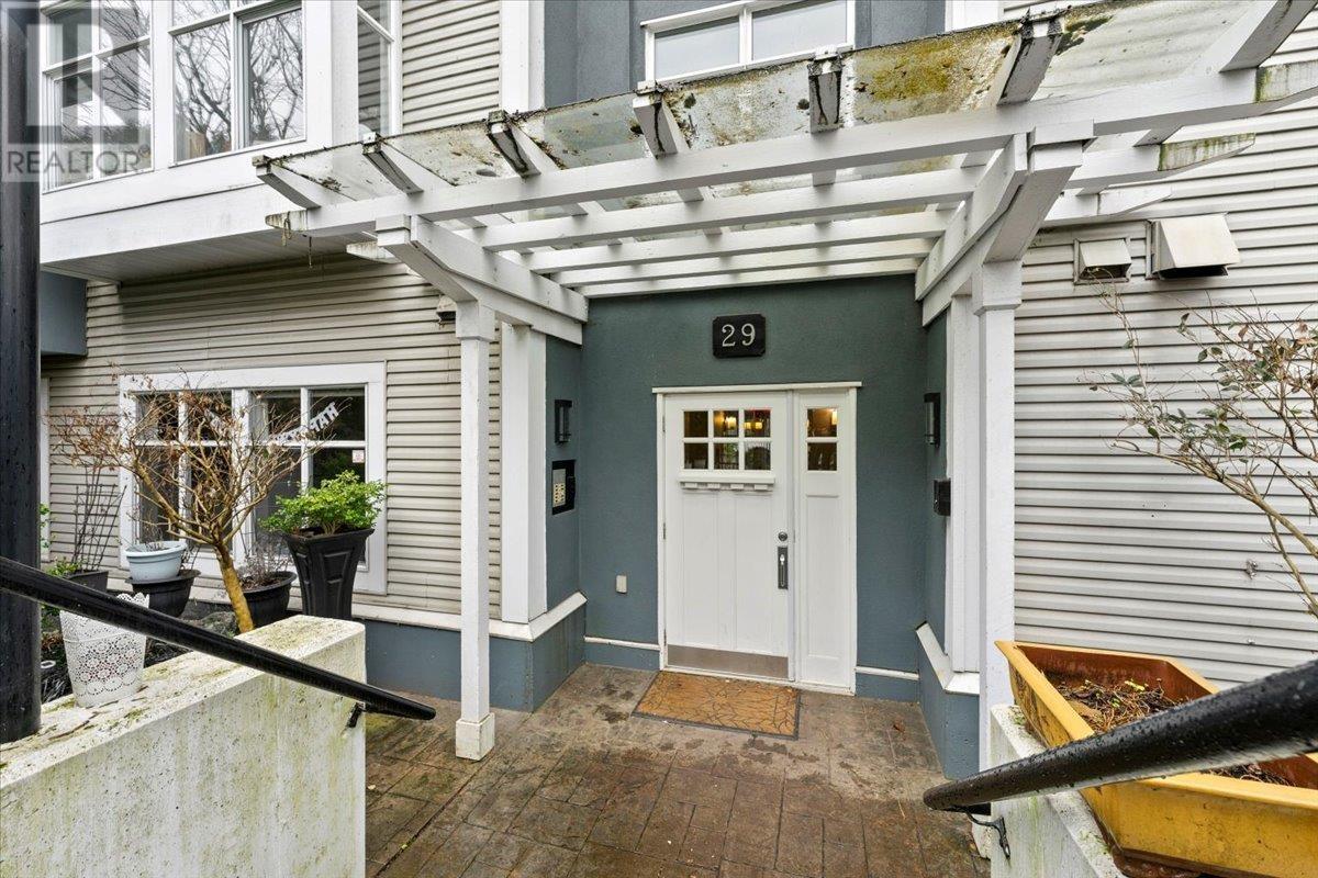 303 29 Templeton Drive, Vancouver, British Columbia  V5L 4M9 - Photo 2 - R2864856