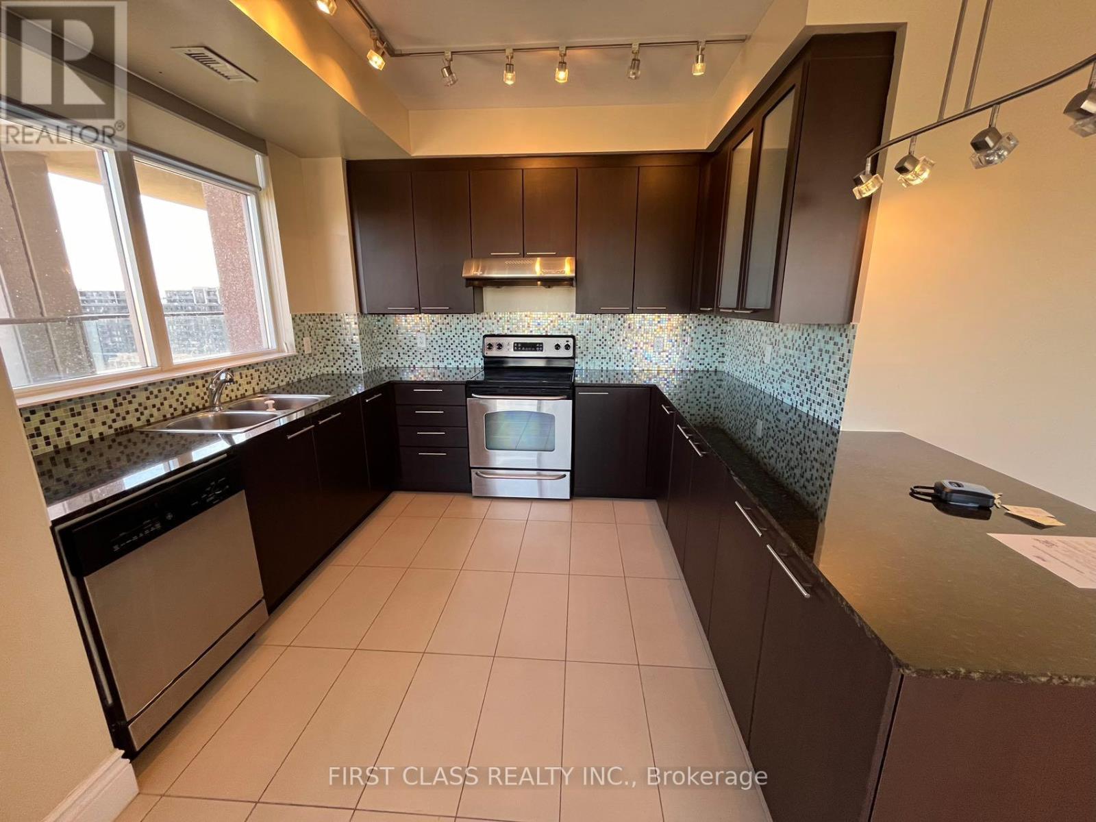 For Sale in Markham - Lph2 - 39 Galleria Parkway, Markham, Ontario  L3T 0A6 - Photo 6 - N8187756