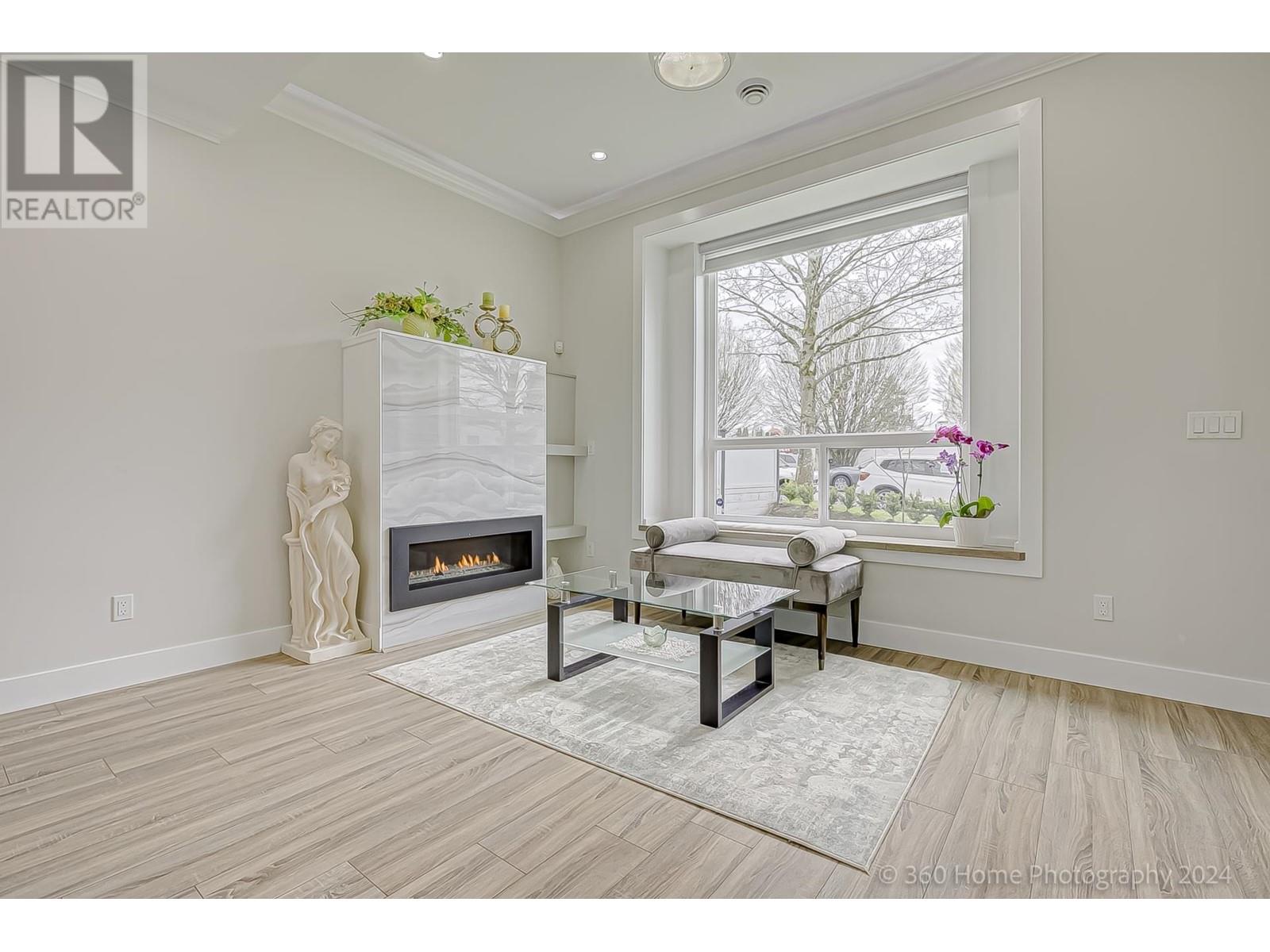 6425 Balmoral Street, Burnaby, British Columbia  V5E 2P1 - Photo 2 - R2864749
