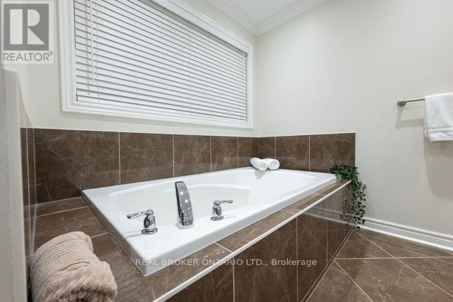 3277 Paul Henderson Dr, Mississauga, Ontario  L5M 0H5 - Photo 27 - W8191682