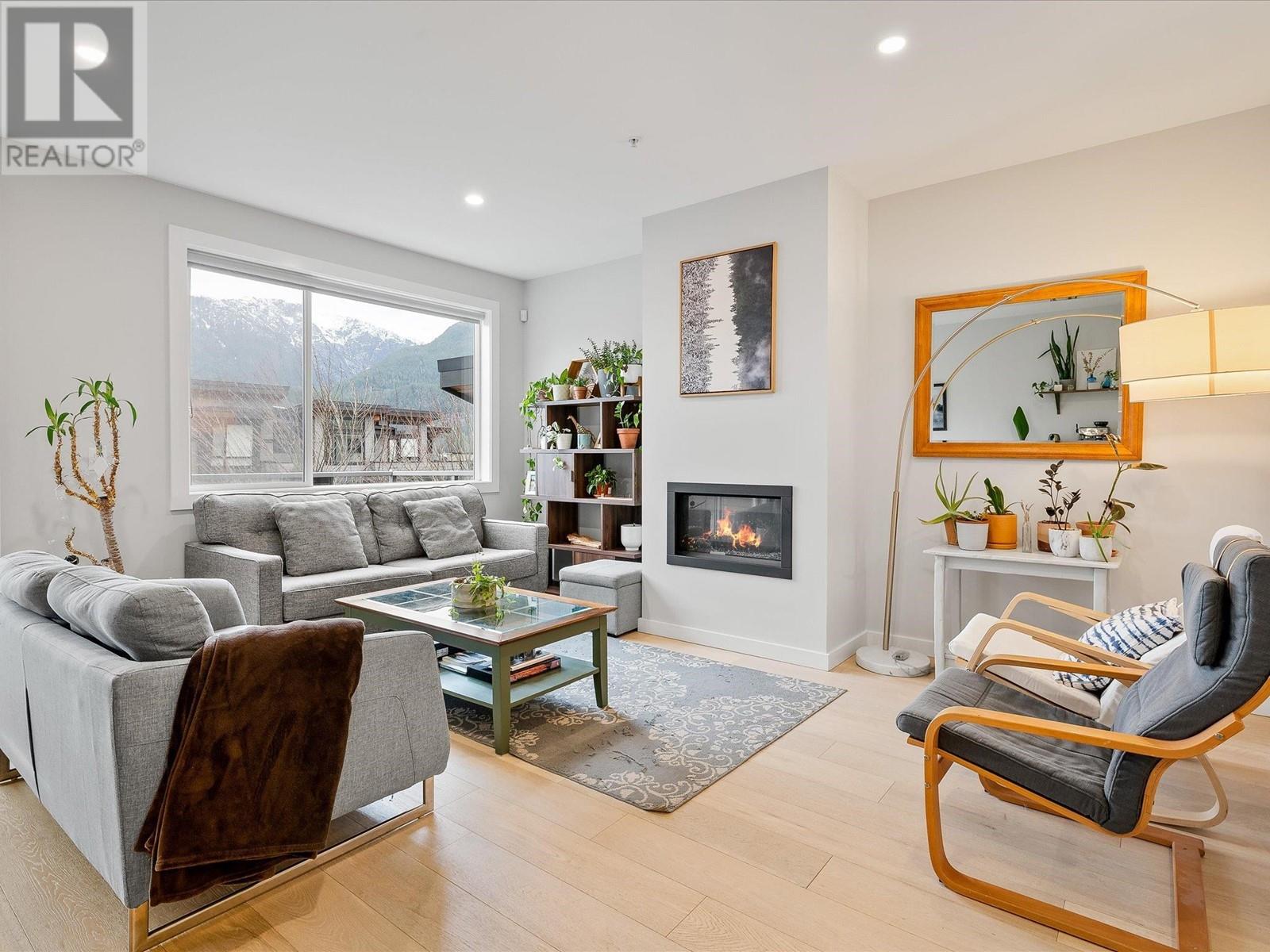 41302 Horizon Drive, Squamish, British Columbia  V8B 0Y7 - Photo 3 - R2864915