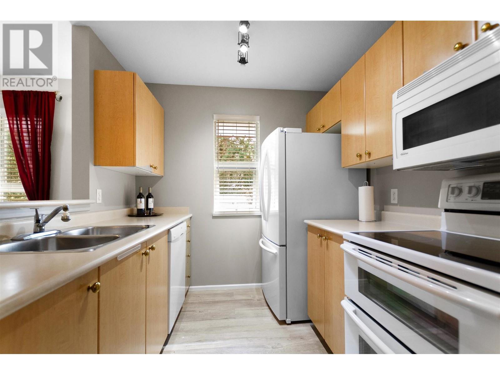 310 5667 Smith Avenue, Burnaby, British Columbia  V5H 2K7 - Photo 4 - R2865013