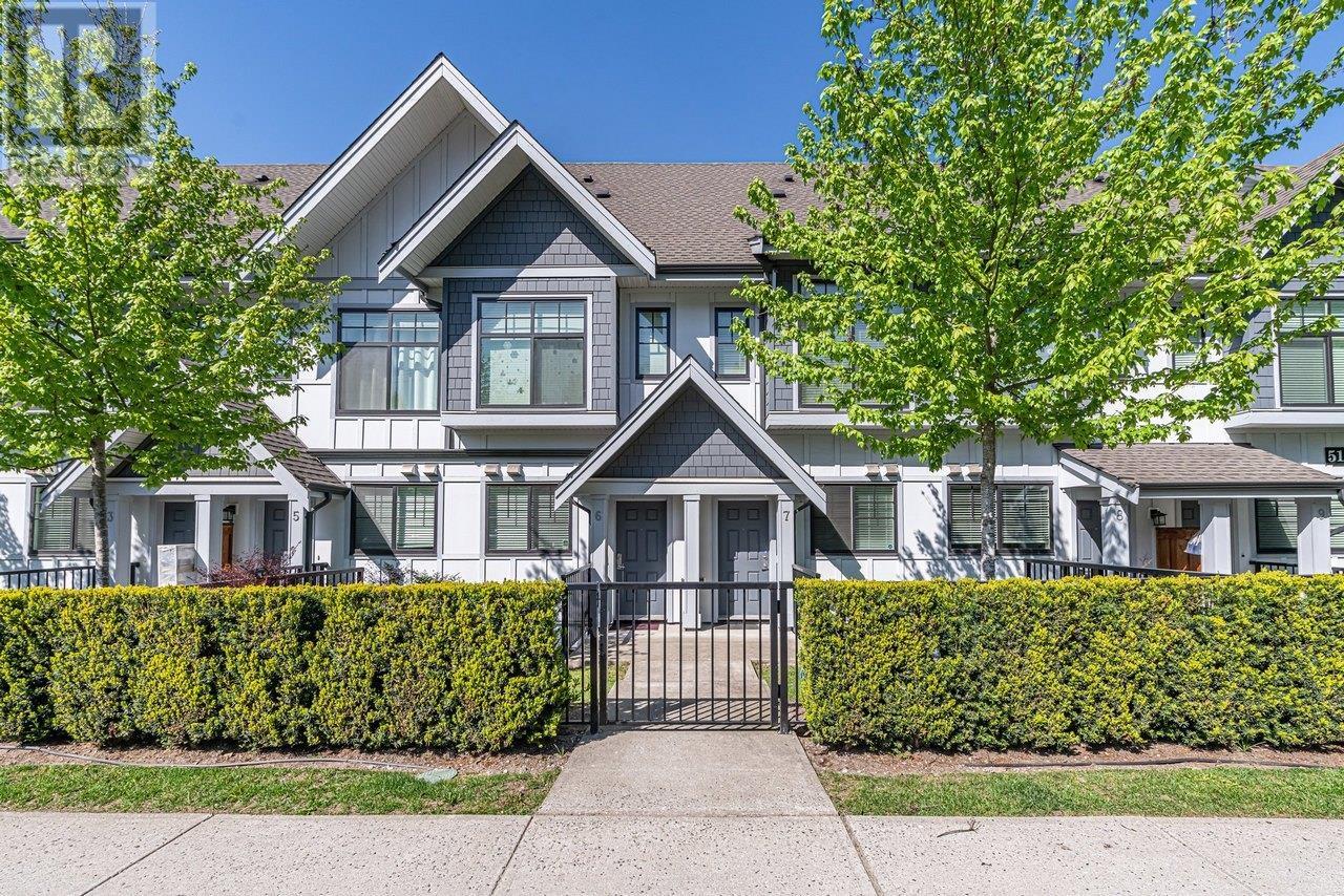 7 5132 Canada Way, Burnaby, British Columbia  V5E 0C3 - Photo 2 - R2865018