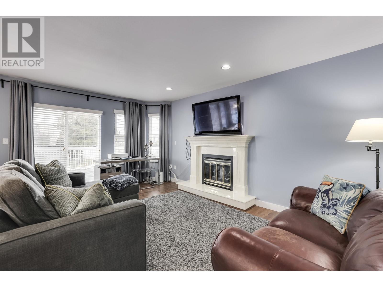 7688 16th Avenue, Burnaby, British Columbia  V3N 1P7 - Photo 2 - R2864907