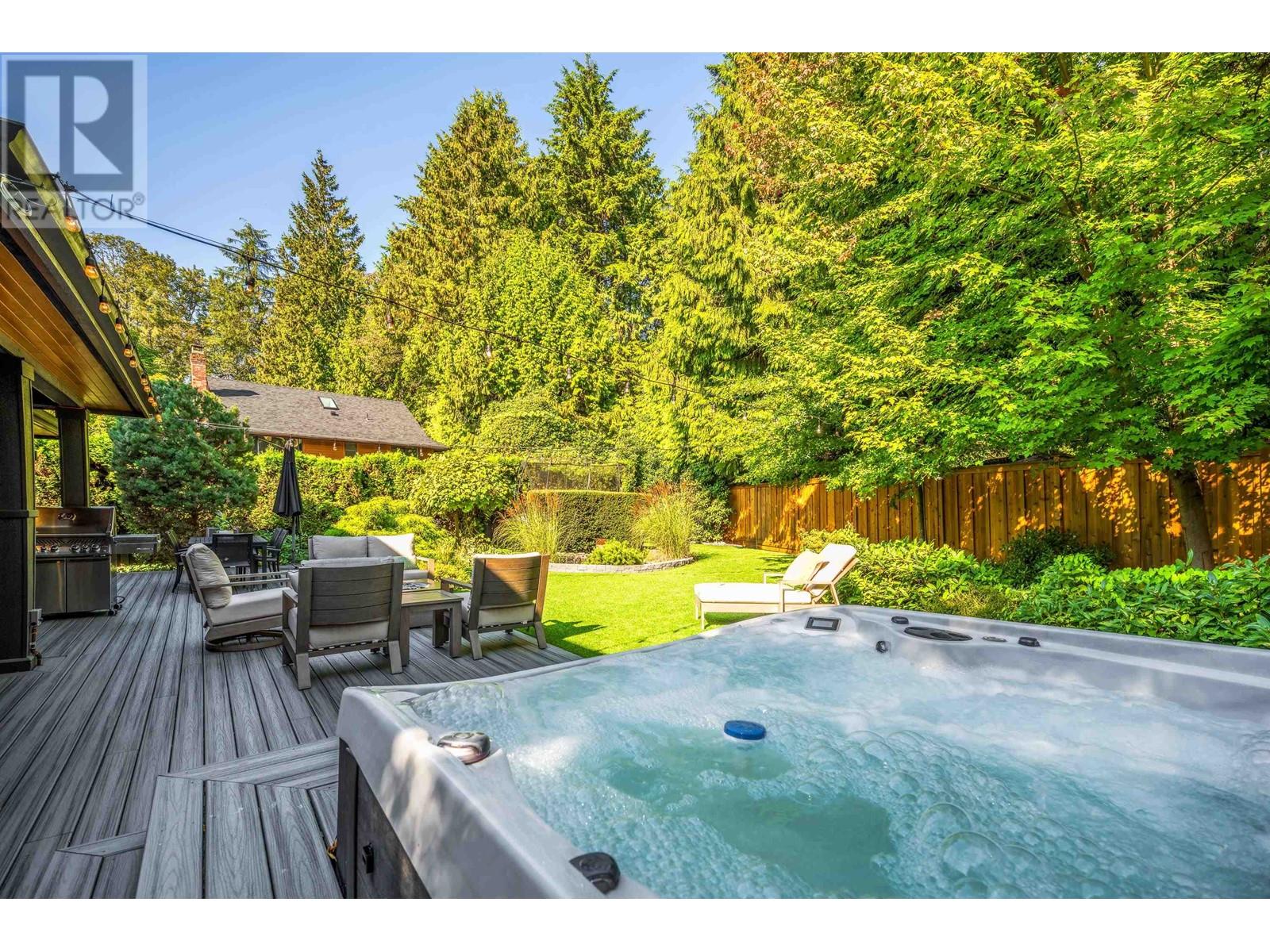 1138 Ridgewood Drive, North Vancouver, British Columbia  V7R 1J3 - Photo 2 - R2864953
