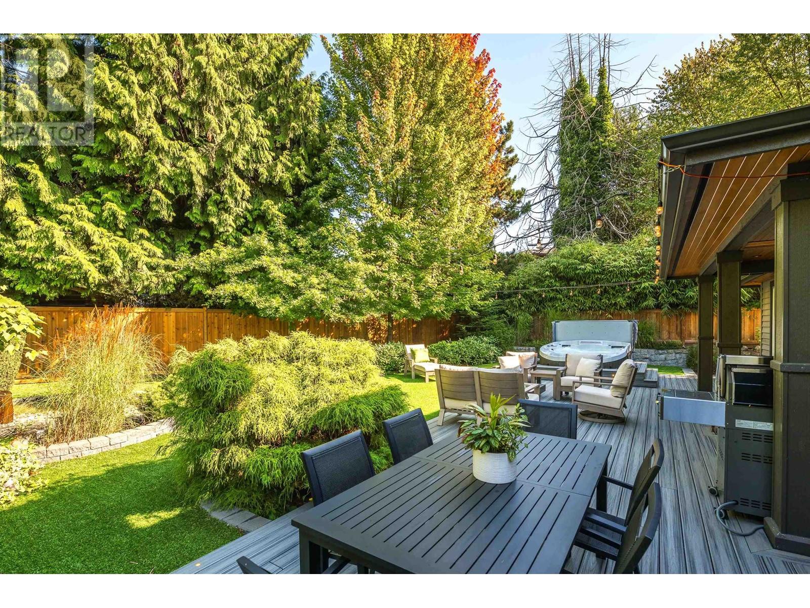 1138 Ridgewood Drive, North Vancouver, British Columbia  V7R 1J3 - Photo 3 - R2864953