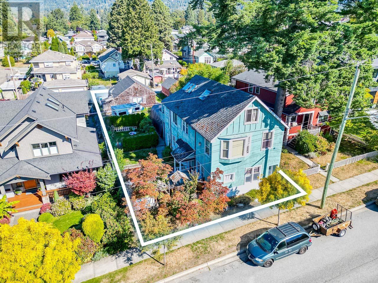 352 W 15th Street, North Vancouver, British Columbia  V7M 1S5 - Photo 1 - R2864963